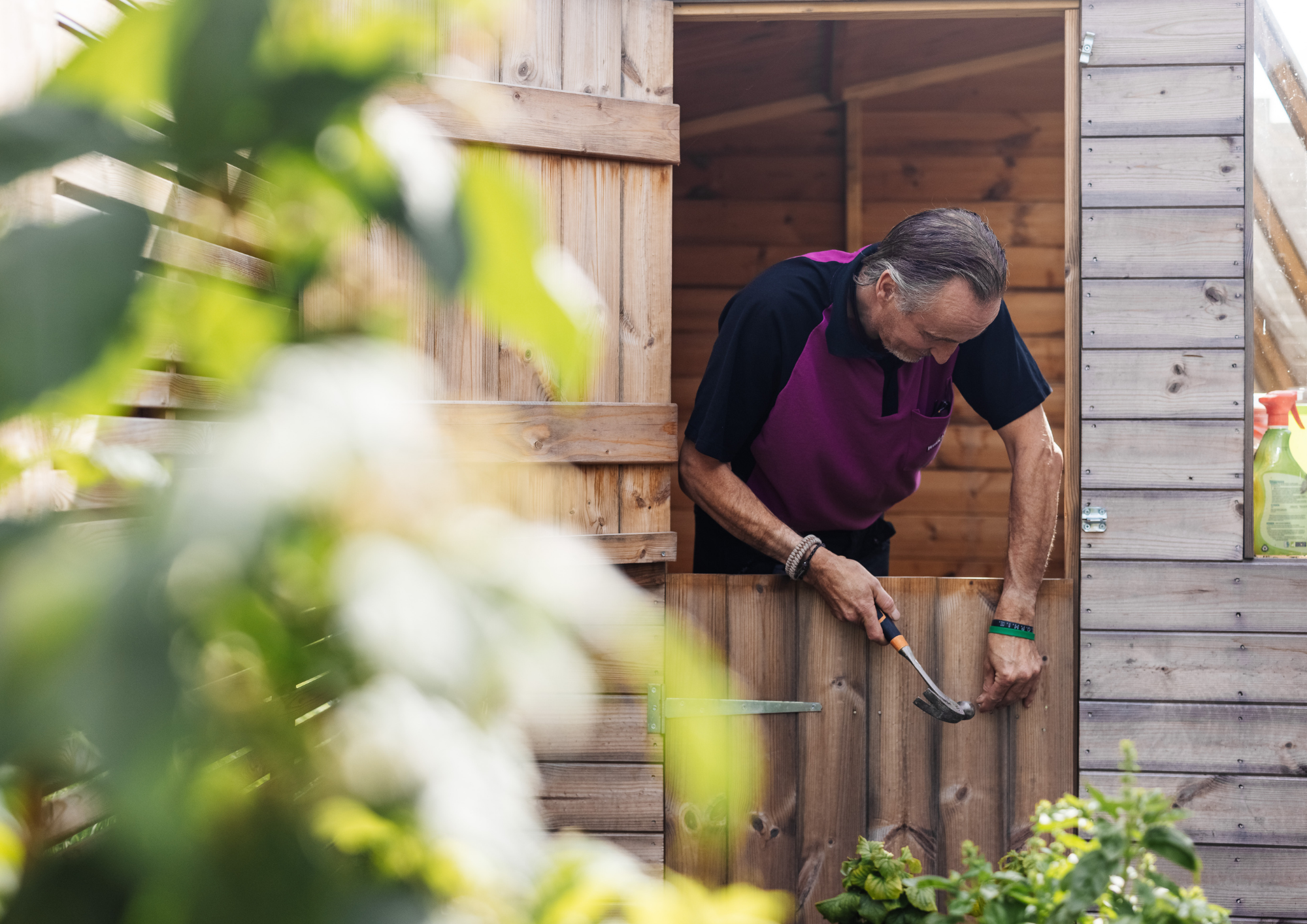 Garden sheds, arbours & conservatories - We can install, fix & maintain them for you. Just call Hire A Hubby!